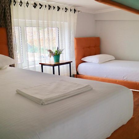 Crown Deluxe Apartments Sarande Bagian luar foto