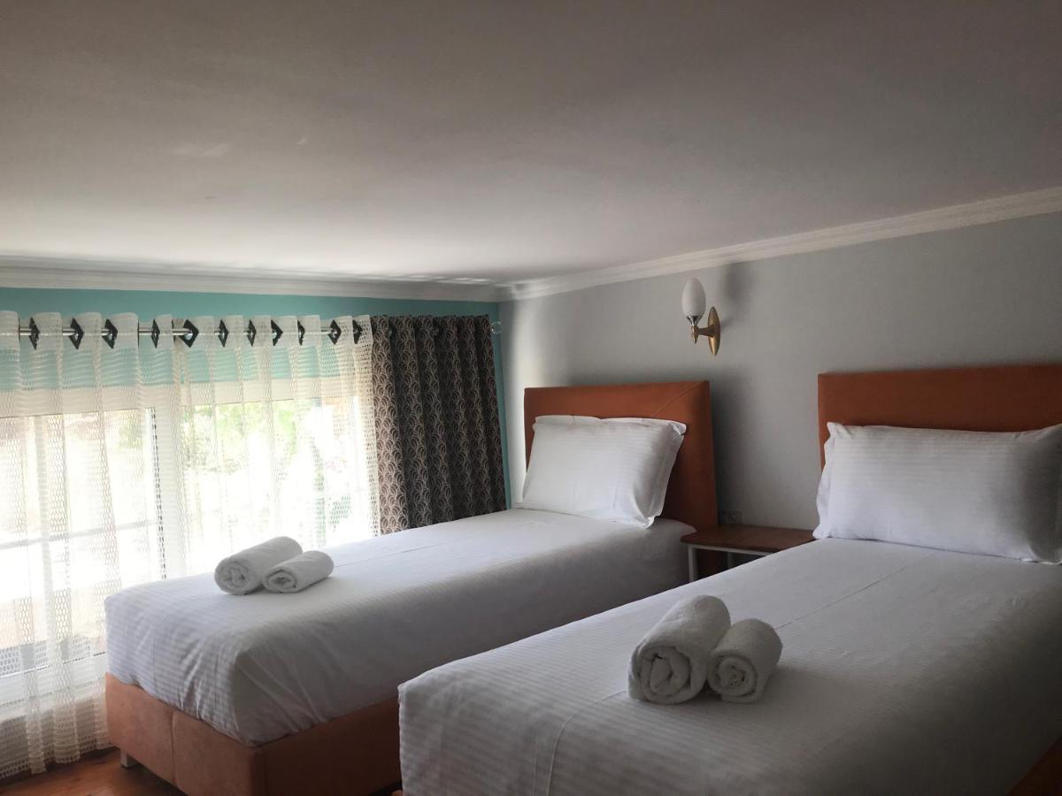 Crown Deluxe Apartments Sarande Bagian luar foto