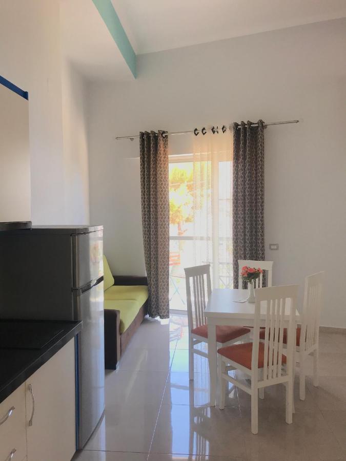 Crown Deluxe Apartments Sarande Bagian luar foto