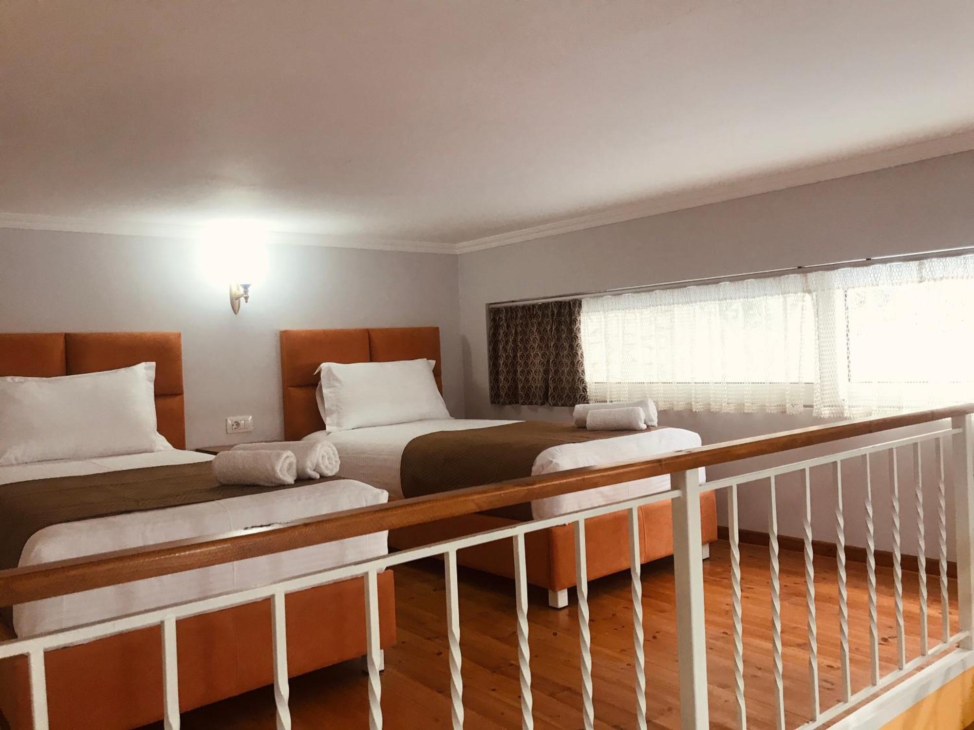 Crown Deluxe Apartments Sarande Bagian luar foto