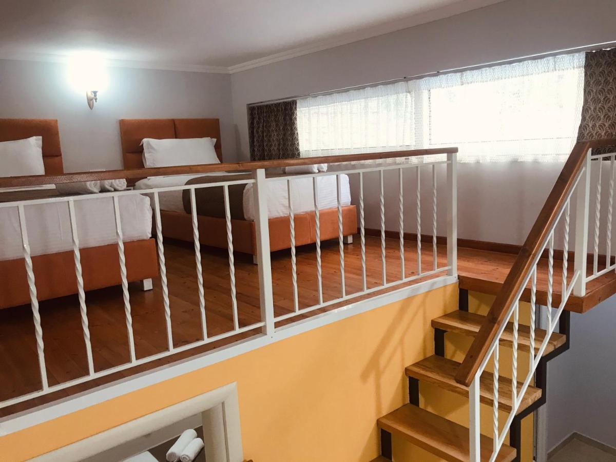 Crown Deluxe Apartments Sarande Bagian luar foto