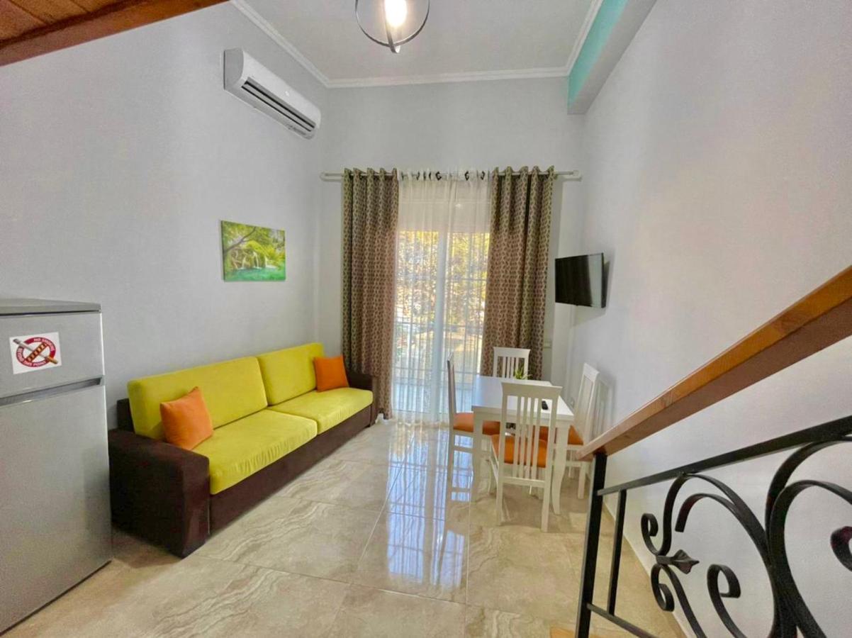 Crown Deluxe Apartments Sarande Bagian luar foto