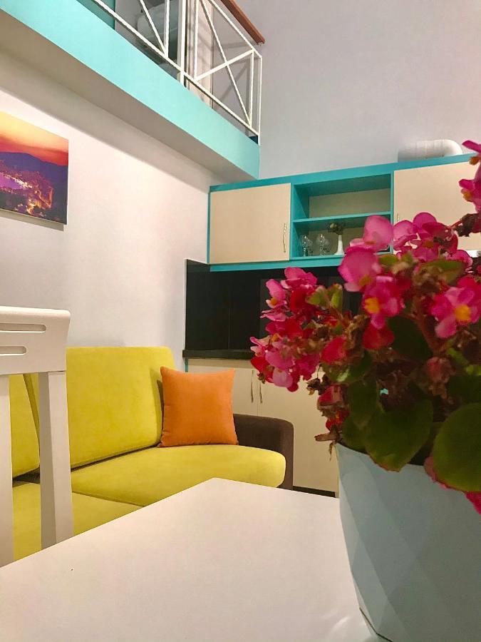 Crown Deluxe Apartments Sarande Bagian luar foto