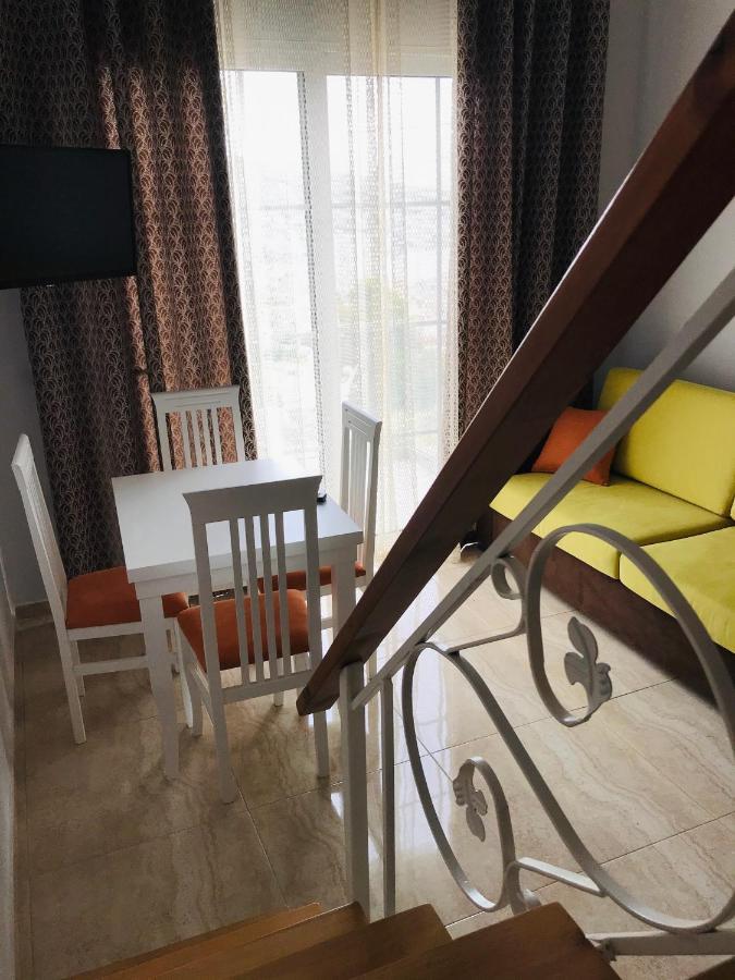 Crown Deluxe Apartments Sarande Bagian luar foto