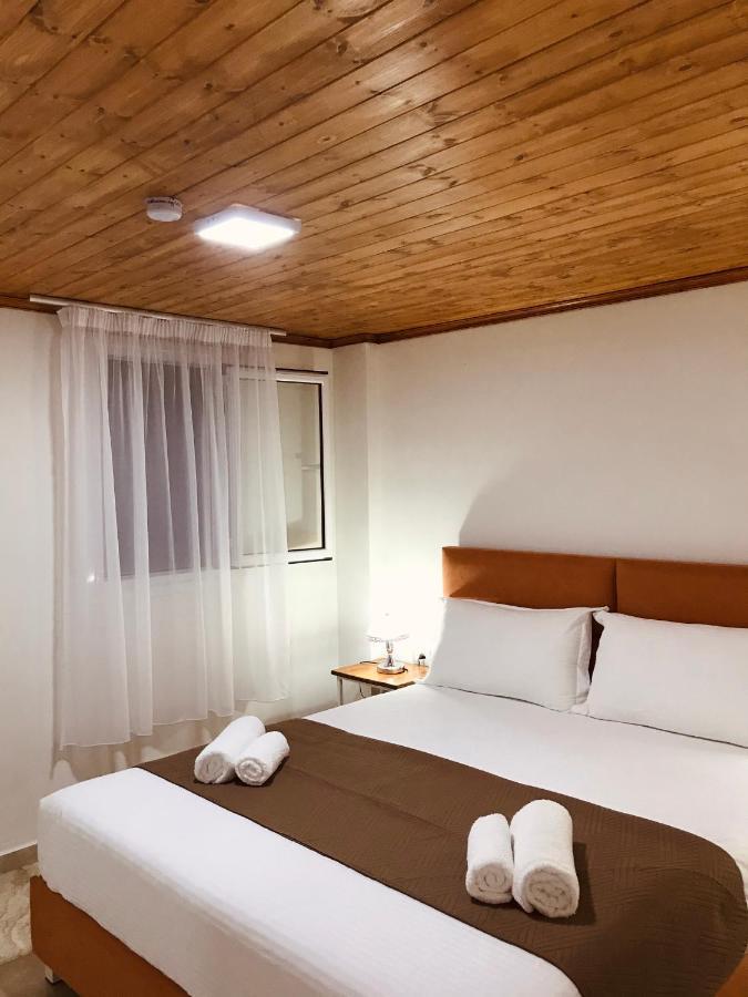 Crown Deluxe Apartments Sarande Bagian luar foto