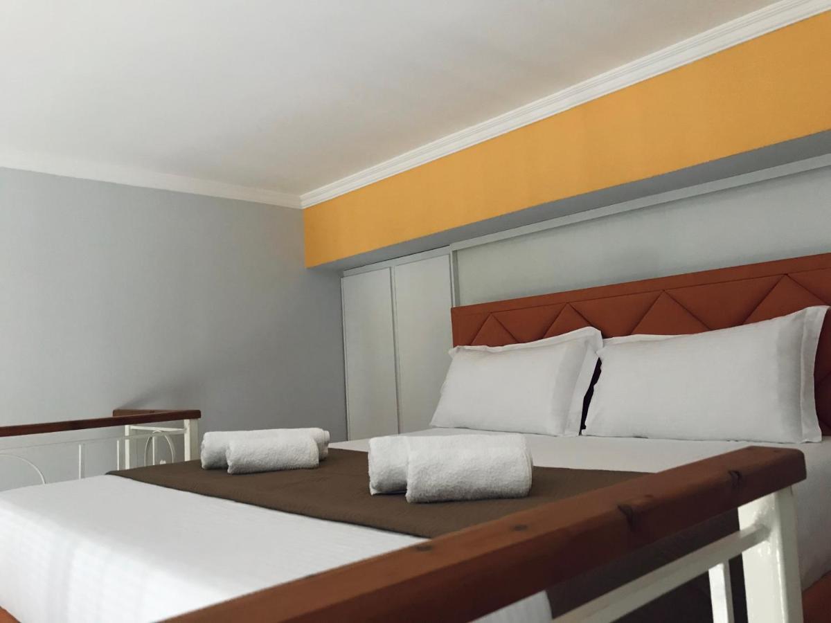 Crown Deluxe Apartments Sarande Bagian luar foto