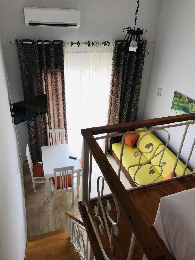 Crown Deluxe Apartments Sarande Bagian luar foto