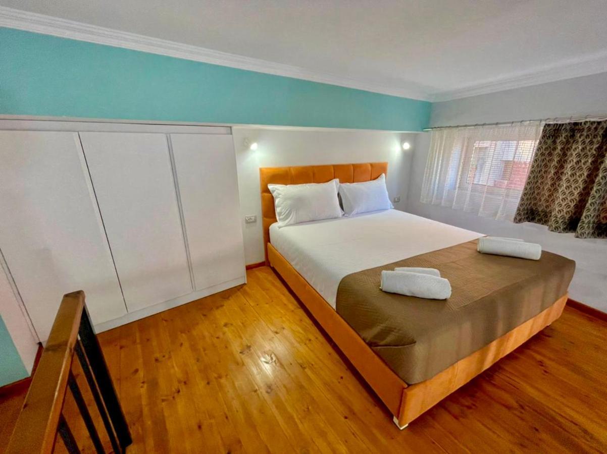 Crown Deluxe Apartments Sarande Bagian luar foto