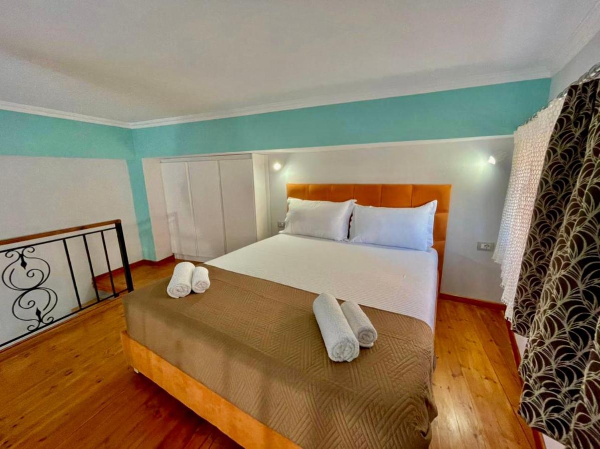 Crown Deluxe Apartments Sarande Bagian luar foto