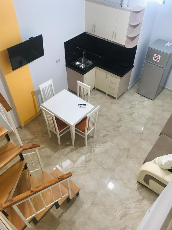 Crown Deluxe Apartments Sarande Bagian luar foto