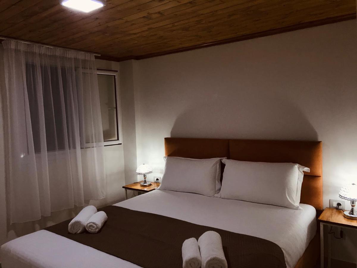 Crown Deluxe Apartments Sarande Bagian luar foto