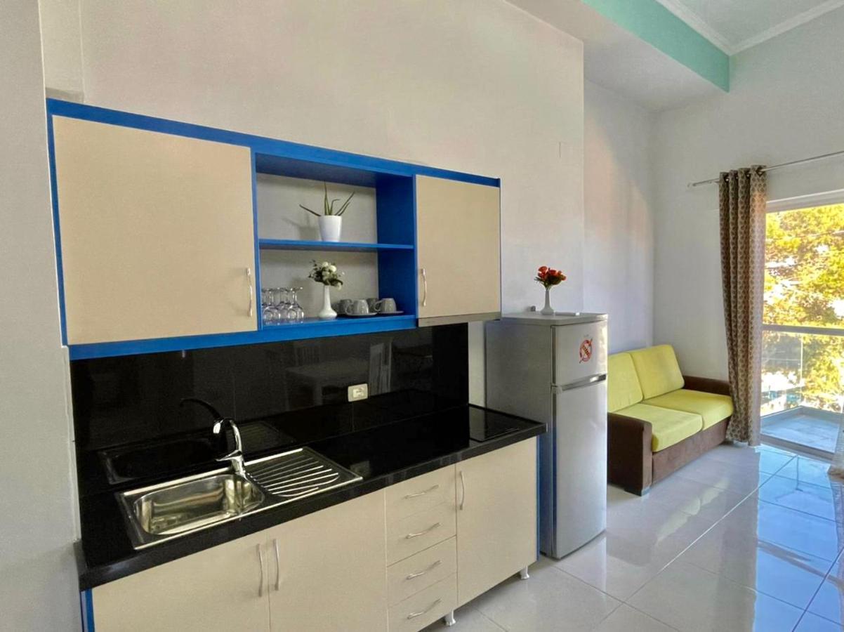 Crown Deluxe Apartments Sarande Bagian luar foto