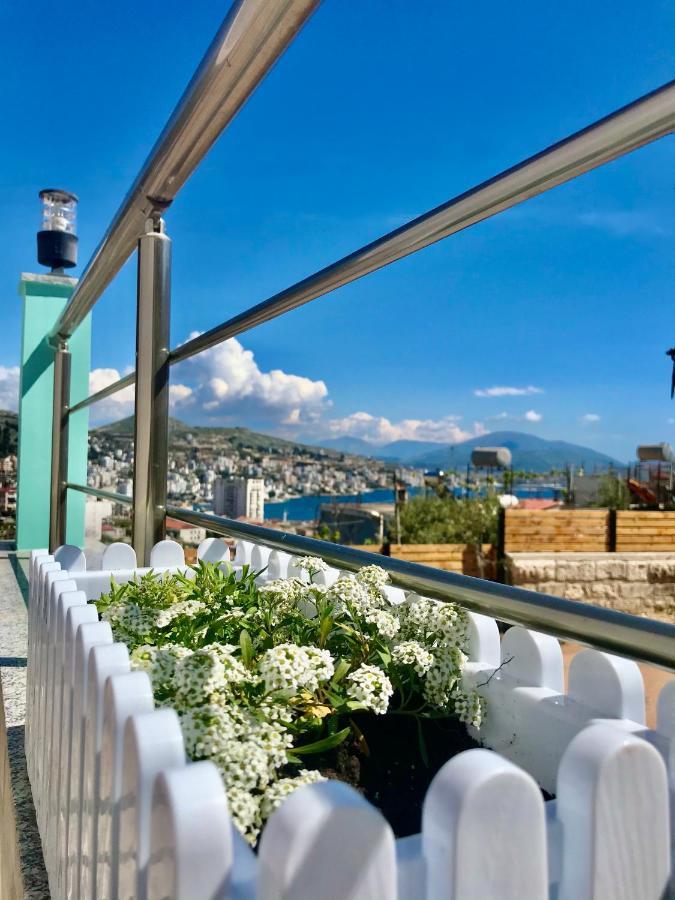 Crown Deluxe Apartments Sarande Bagian luar foto