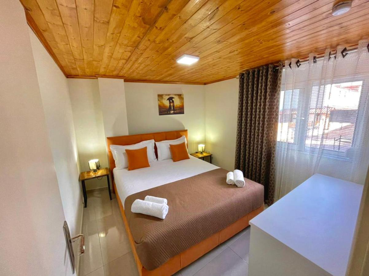 Crown Deluxe Apartments Sarande Bagian luar foto