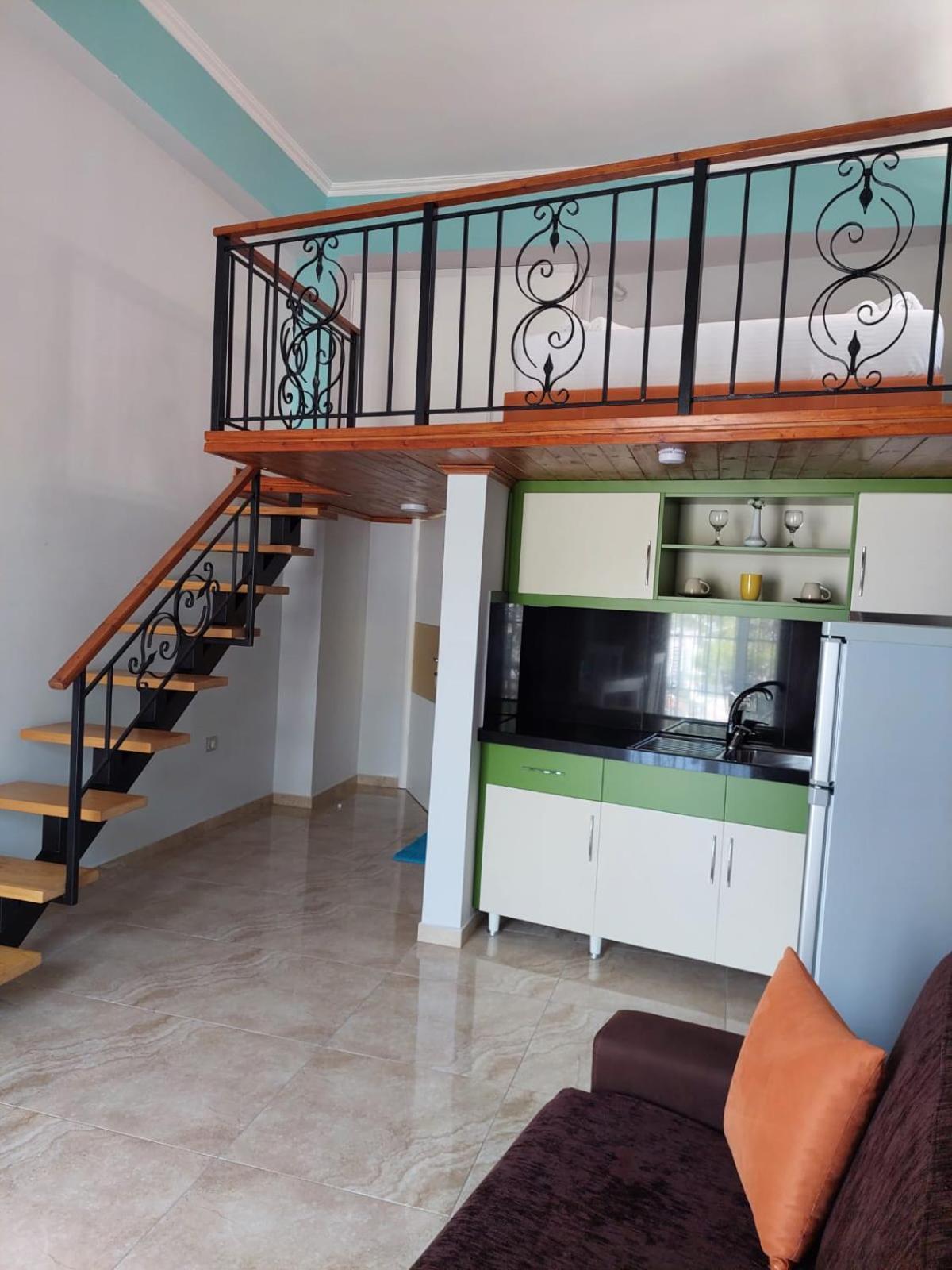 Crown Deluxe Apartments Sarande Bagian luar foto