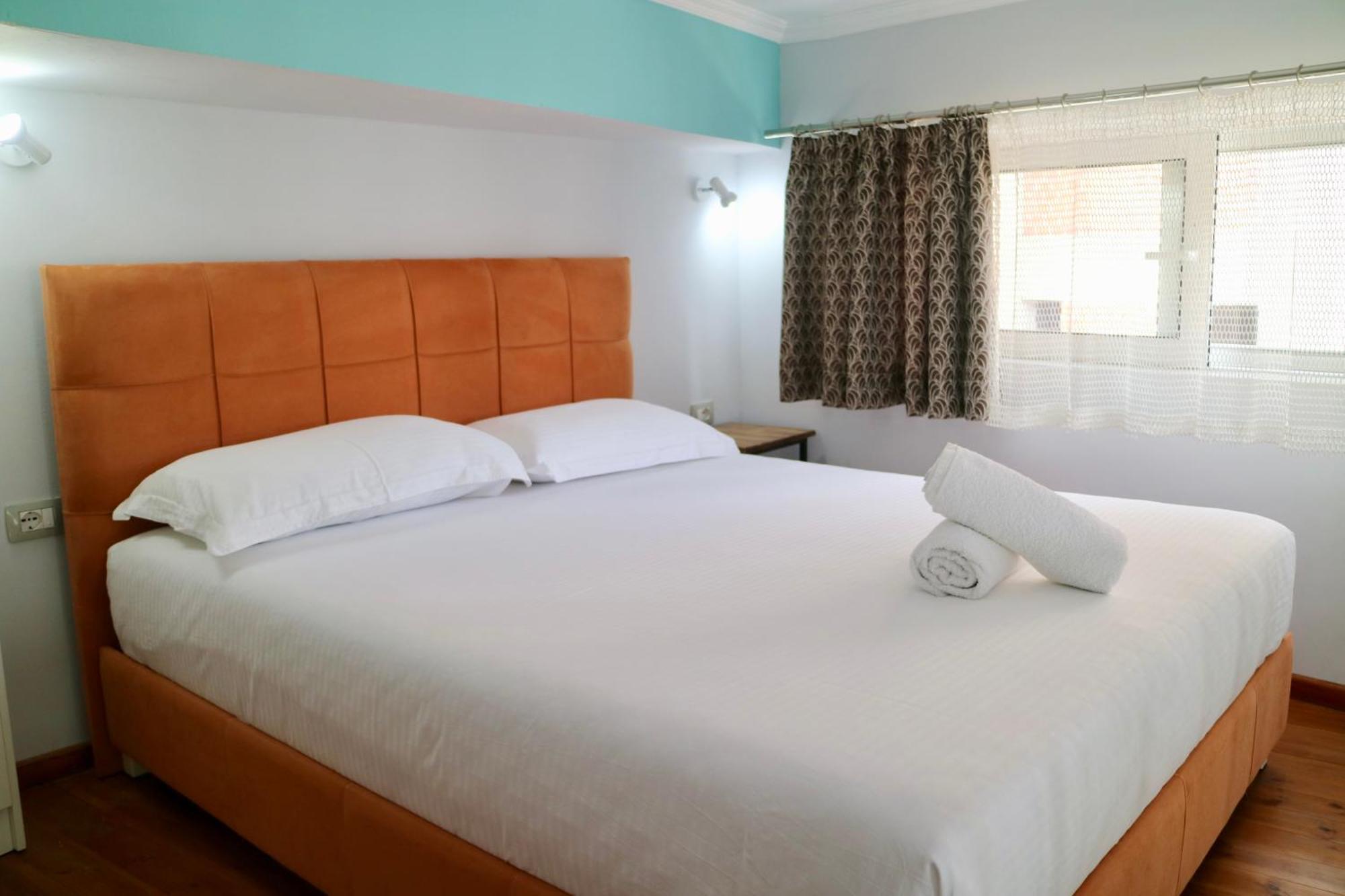 Crown Deluxe Apartments Sarande Bagian luar foto