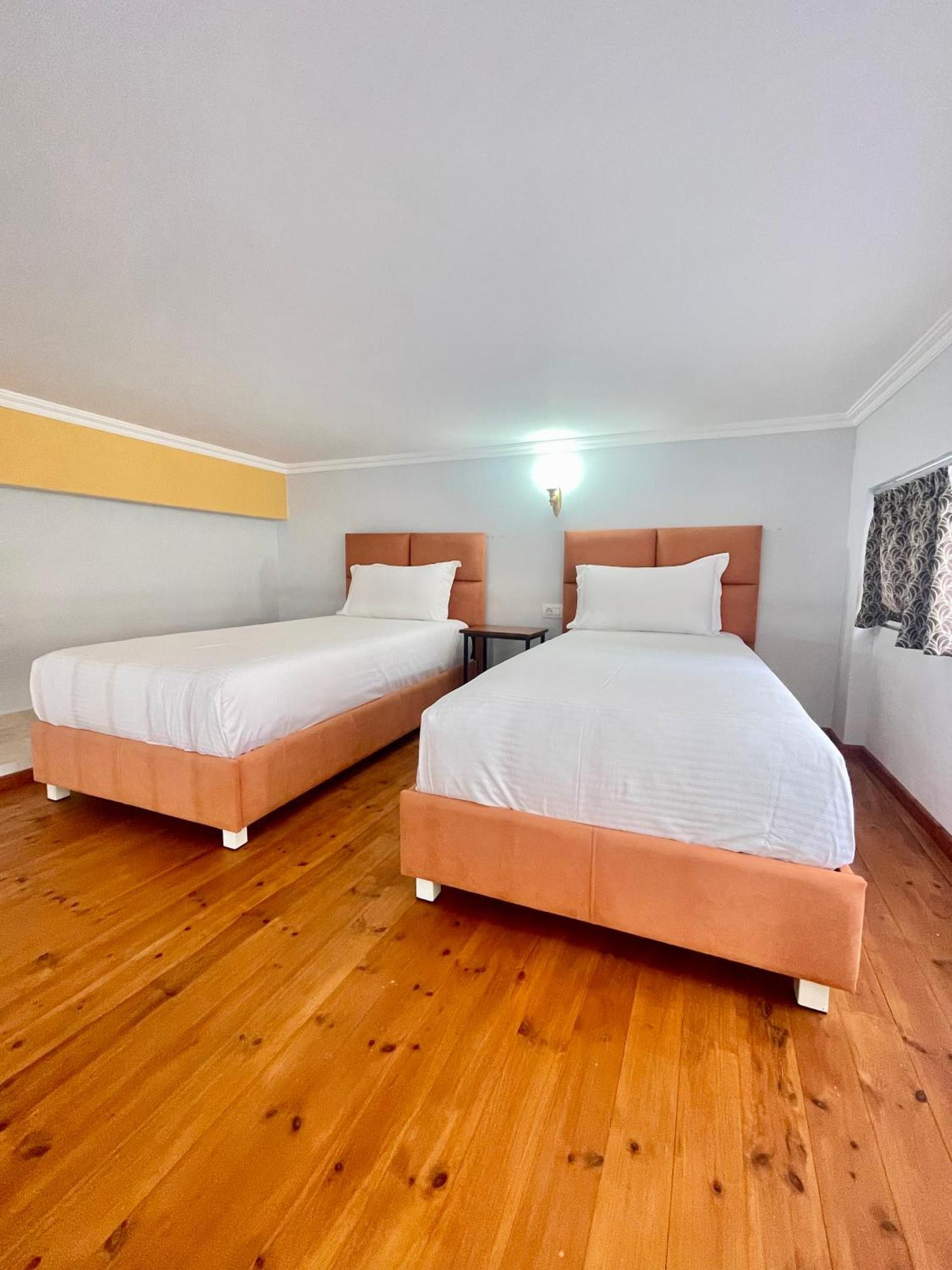 Crown Deluxe Apartments Sarande Bagian luar foto