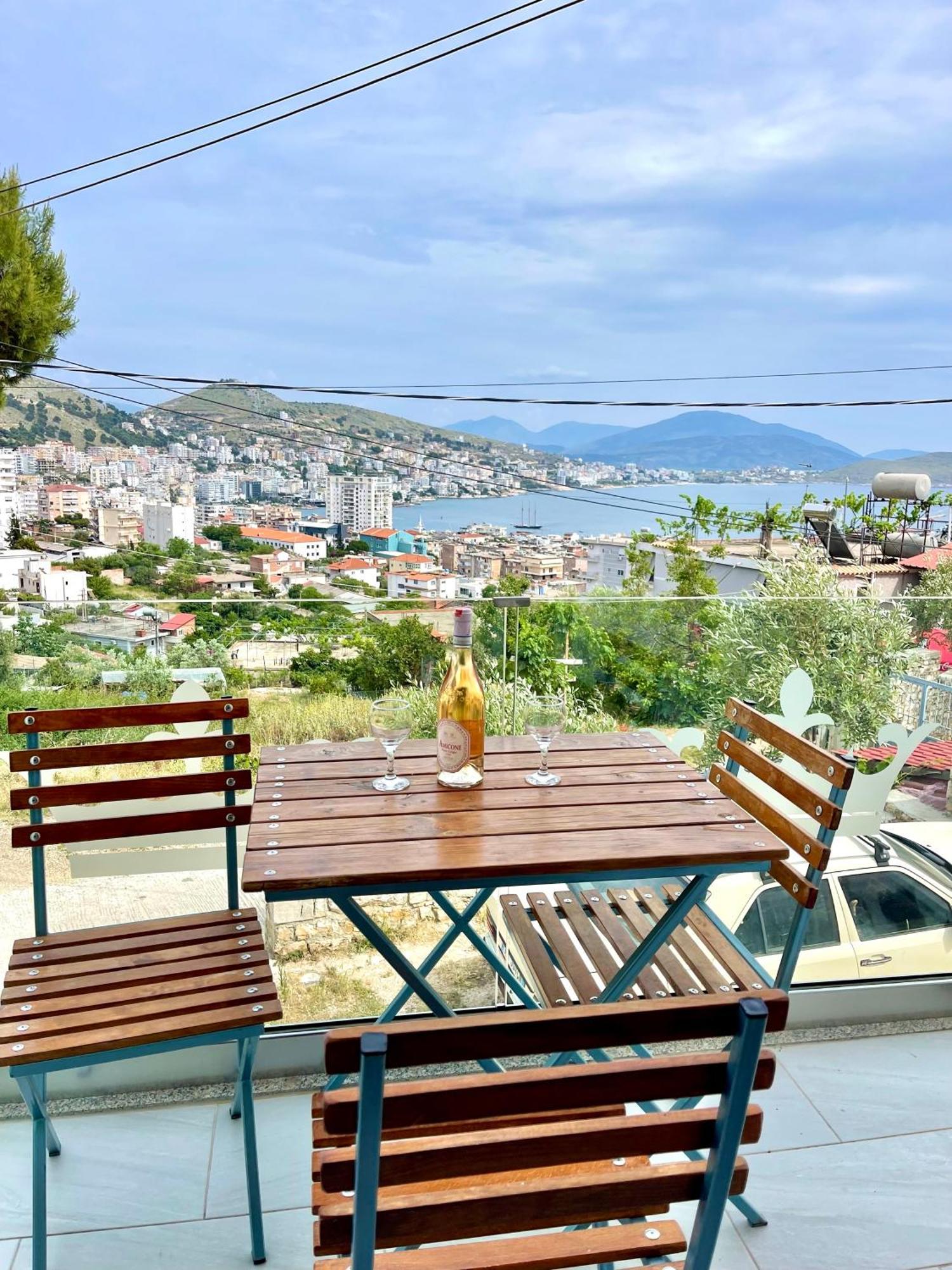 Crown Deluxe Apartments Sarande Bagian luar foto