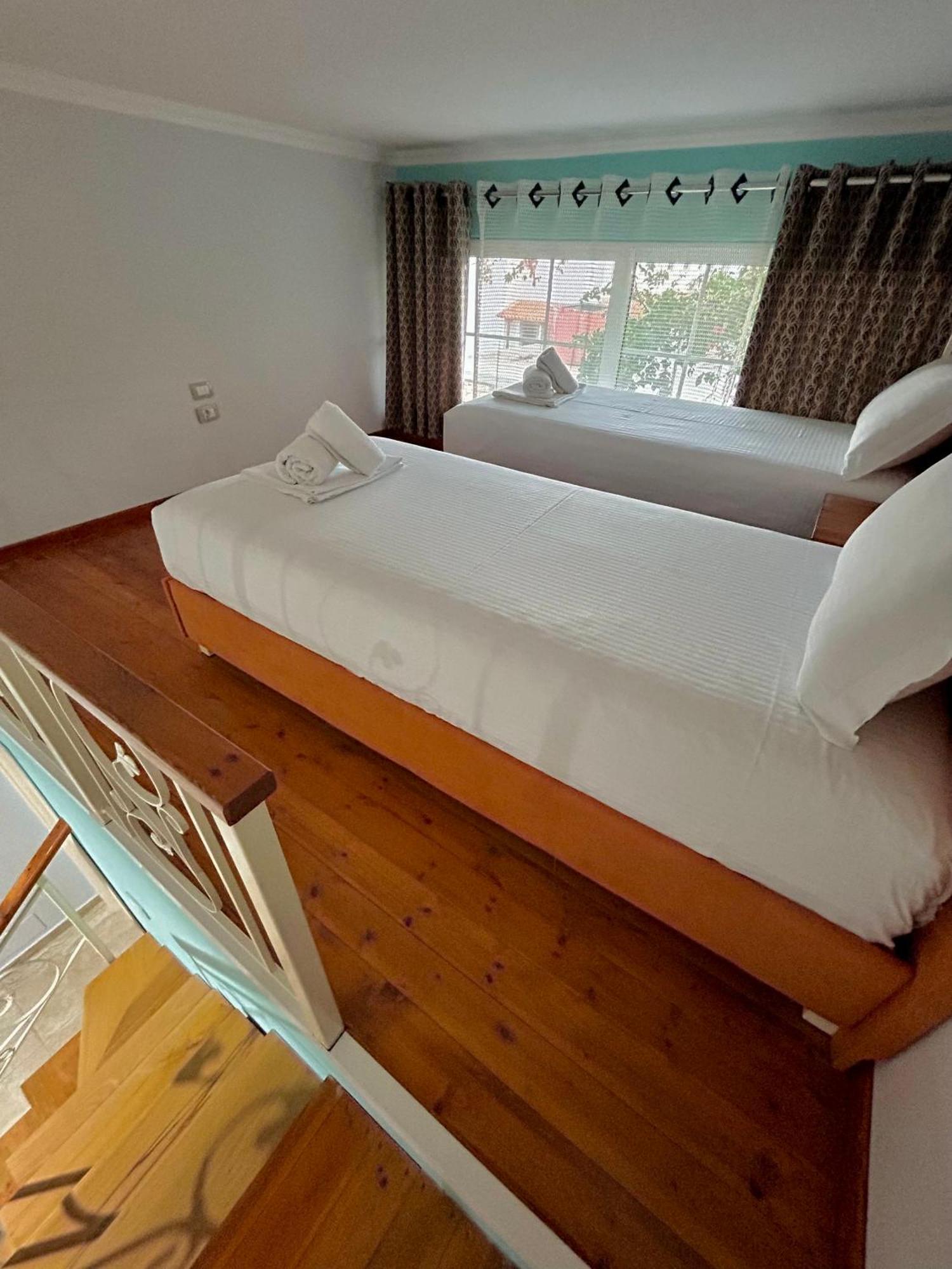 Crown Deluxe Apartments Sarande Bagian luar foto