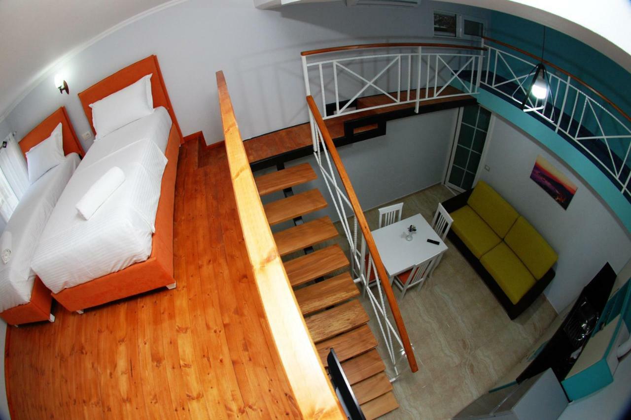 Crown Deluxe Apartments Sarande Bagian luar foto