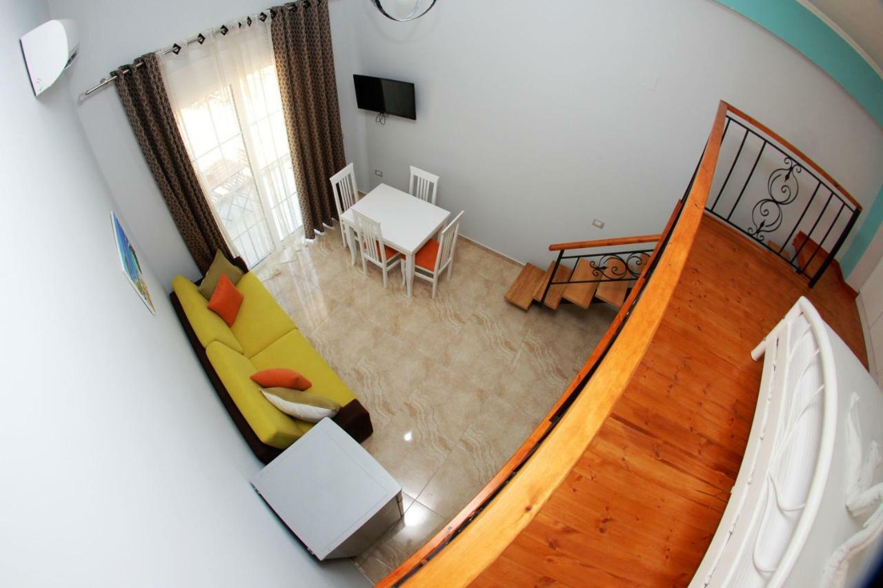 Crown Deluxe Apartments Sarande Bagian luar foto