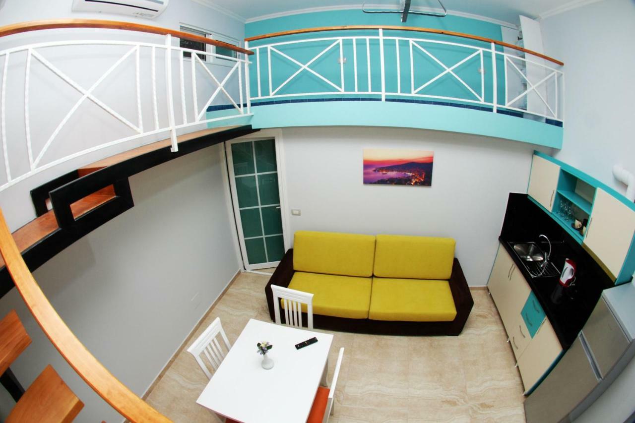 Crown Deluxe Apartments Sarande Bagian luar foto