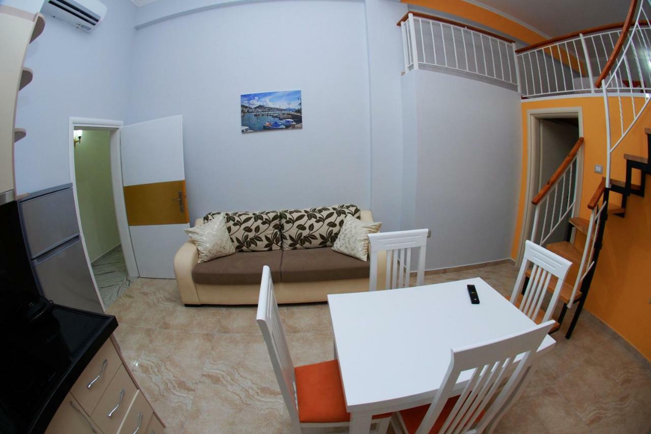 Crown Deluxe Apartments Sarande Bagian luar foto