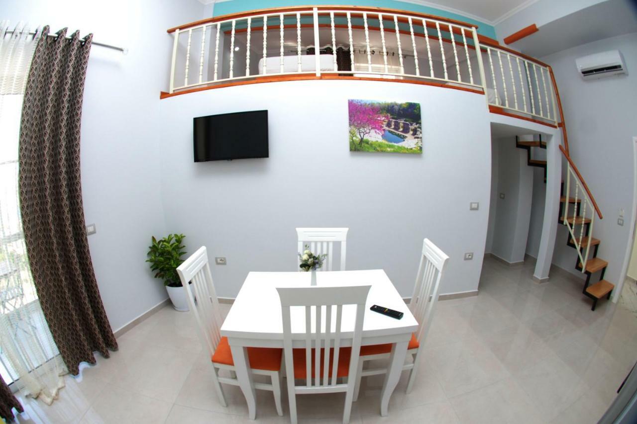 Crown Deluxe Apartments Sarande Bagian luar foto