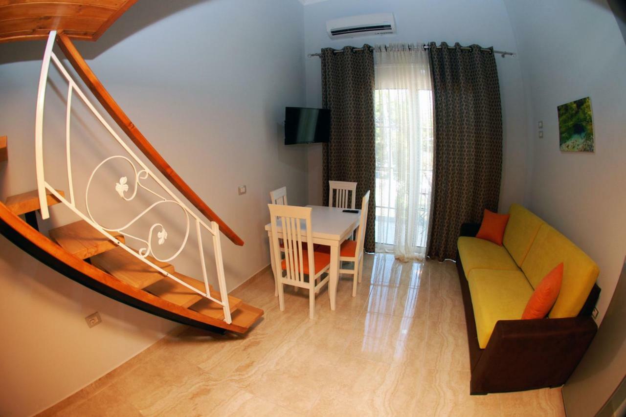 Crown Deluxe Apartments Sarande Bagian luar foto